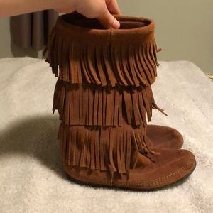 Like new Minnetonka fringe boots